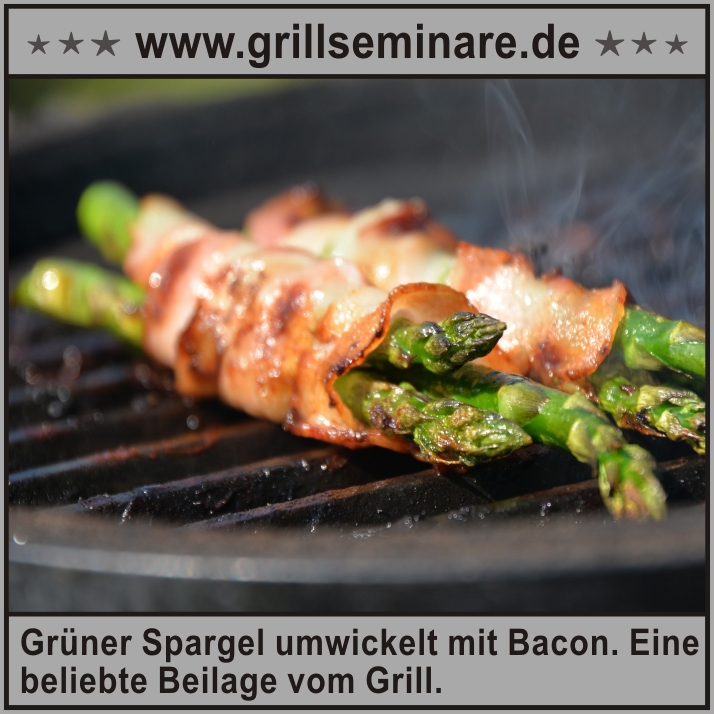 Grüner Spargel im Baconmantel vom Grill.